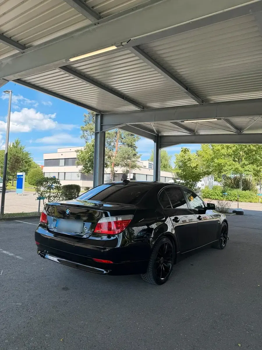 Gebraucht BMW 523 177 PS (130 kW) 2005 Schwarz Limousine