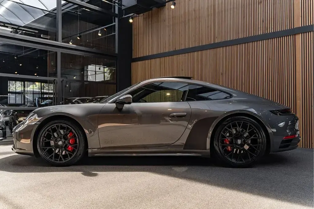 Gebraucht Porsche 992 451 PS (331 kW) 2020 Grau Coupé