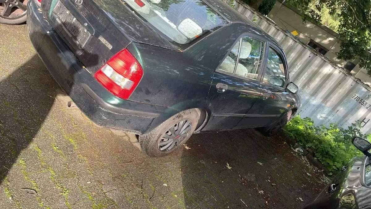 Gebraucht Mazda 323 1998 Grün Limousine