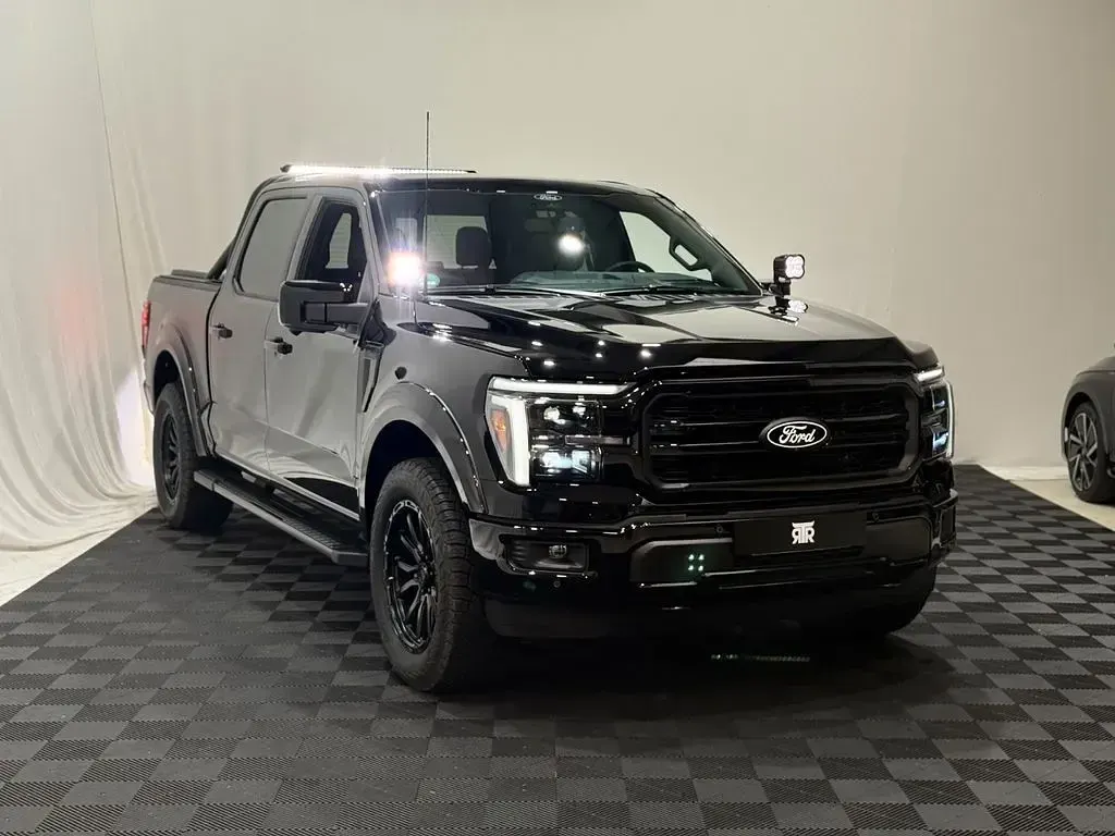 Nowe Ford V8 Lariat 405 KM (297 kW) 2026 Czarny SUV