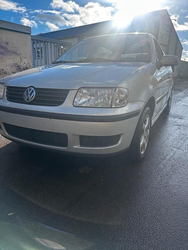 Silber Gebraucht 2000 VW Polo Limousine | 450 € (Guter Preis) - Bild 1/4