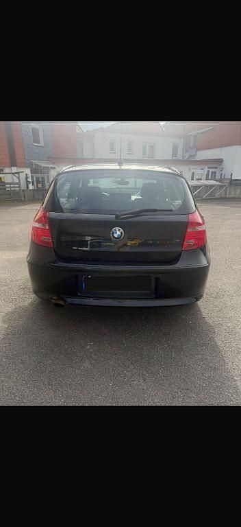 Gebraucht BMW 116 122 PS (89 kW) 2008 Schwarz Kleinwagen
