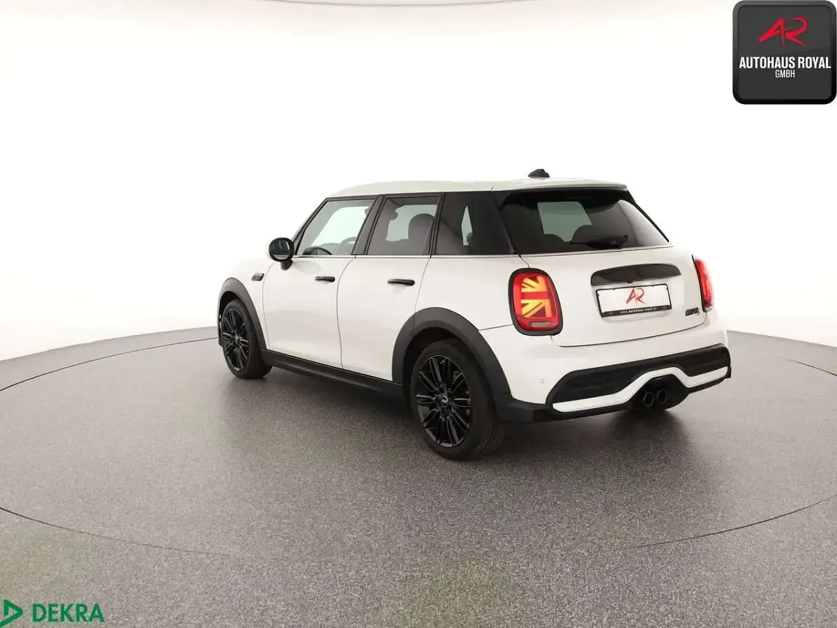 Gebraucht Mini Cooper S Classic 178 PS (130 kW) 2023 Nanuq white Kleinwagen
