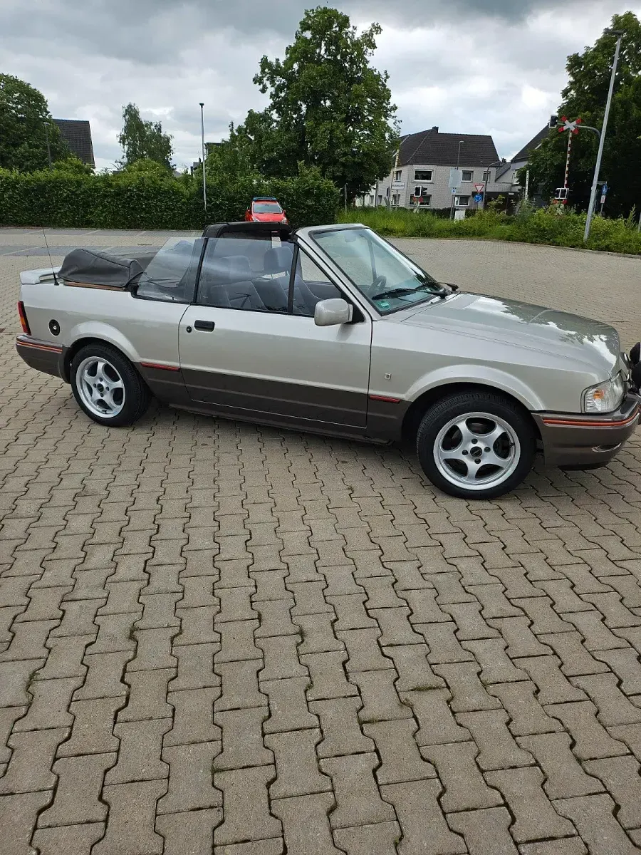Gebraucht Ford Escort Cabriolet 95 PS (69 kW) 1989 Gold Cabrio