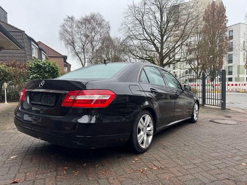 Gebraucht Mercedes E200 136 PS (100 kW) 2011 Schwarz Limousine