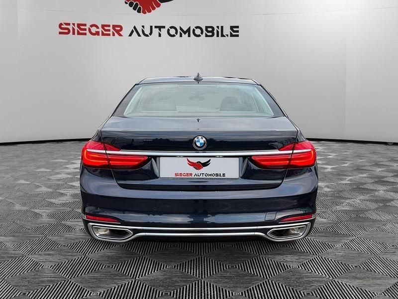 Gebraucht BMW 750L Executive 400 PS (294 kW) 2018 Blau Limousine