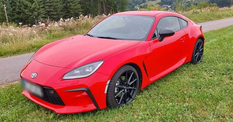 Rot Gebraucht 2022 Toyota GR86 Coupé | 36.400 € (Fairer Preis) - Bild 1/4