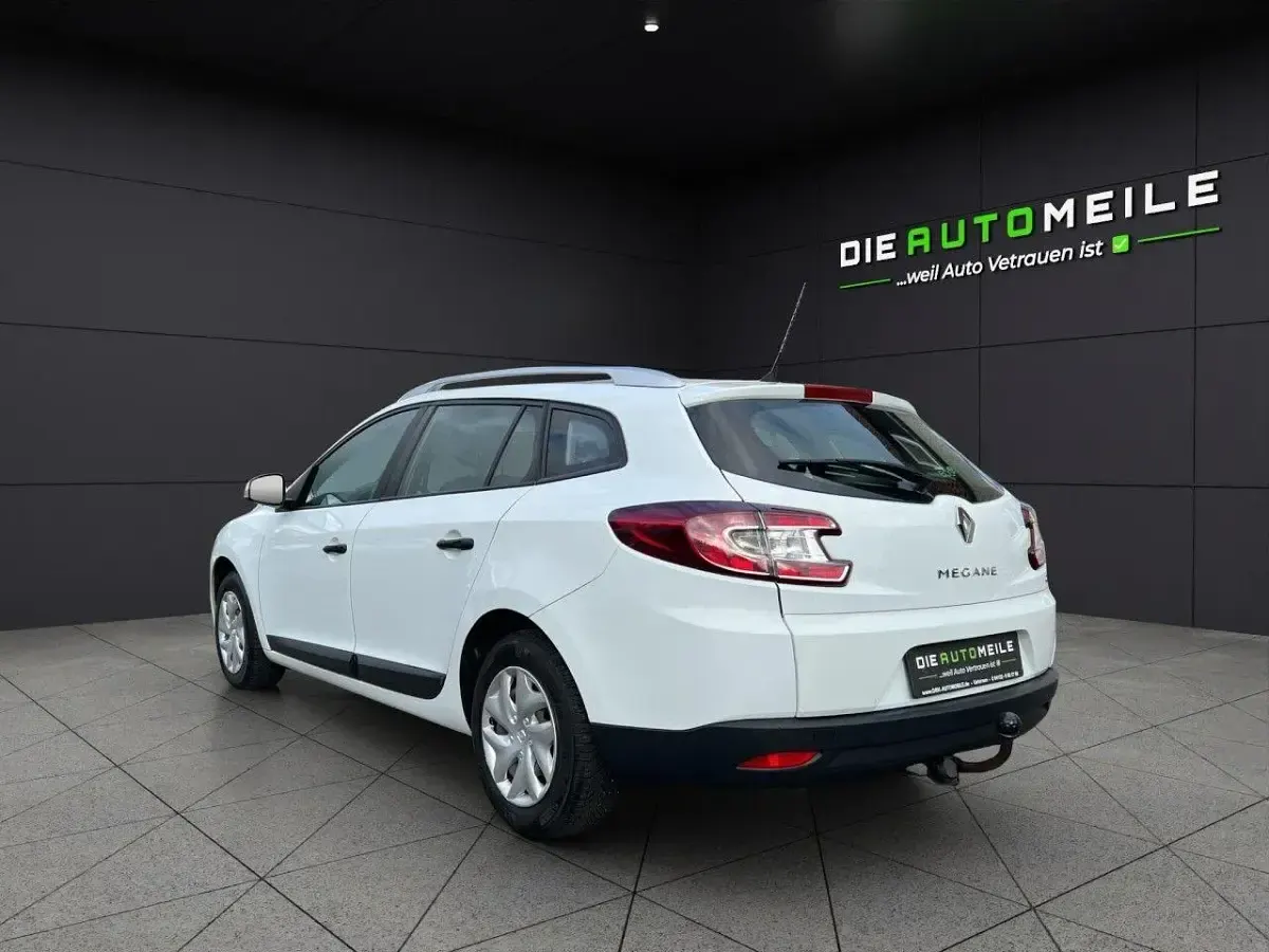Gebraucht Renault Mégane GrandTour Expression 110 PS (80 kW) 2012 Weiß Kombi