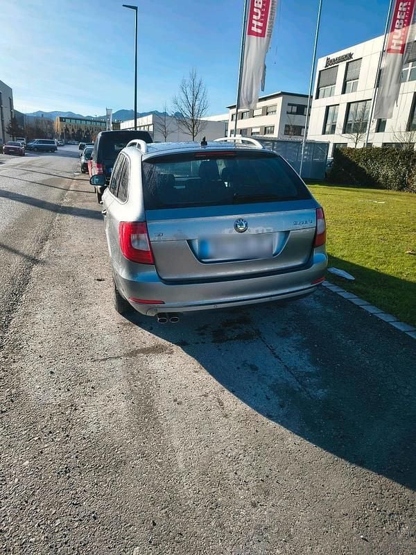 Gebraucht Skoda Superb 160 PS (117 kW) 2010 Grau Kombi