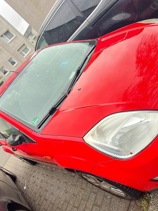 Gebraucht Ford Fiesta 70 PS (51 kW) 2003 Rot Kleinwagen