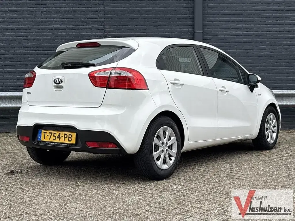 Gebraucht Kia Rio 75 PS (55 kW) 2014 Weiß Limousine