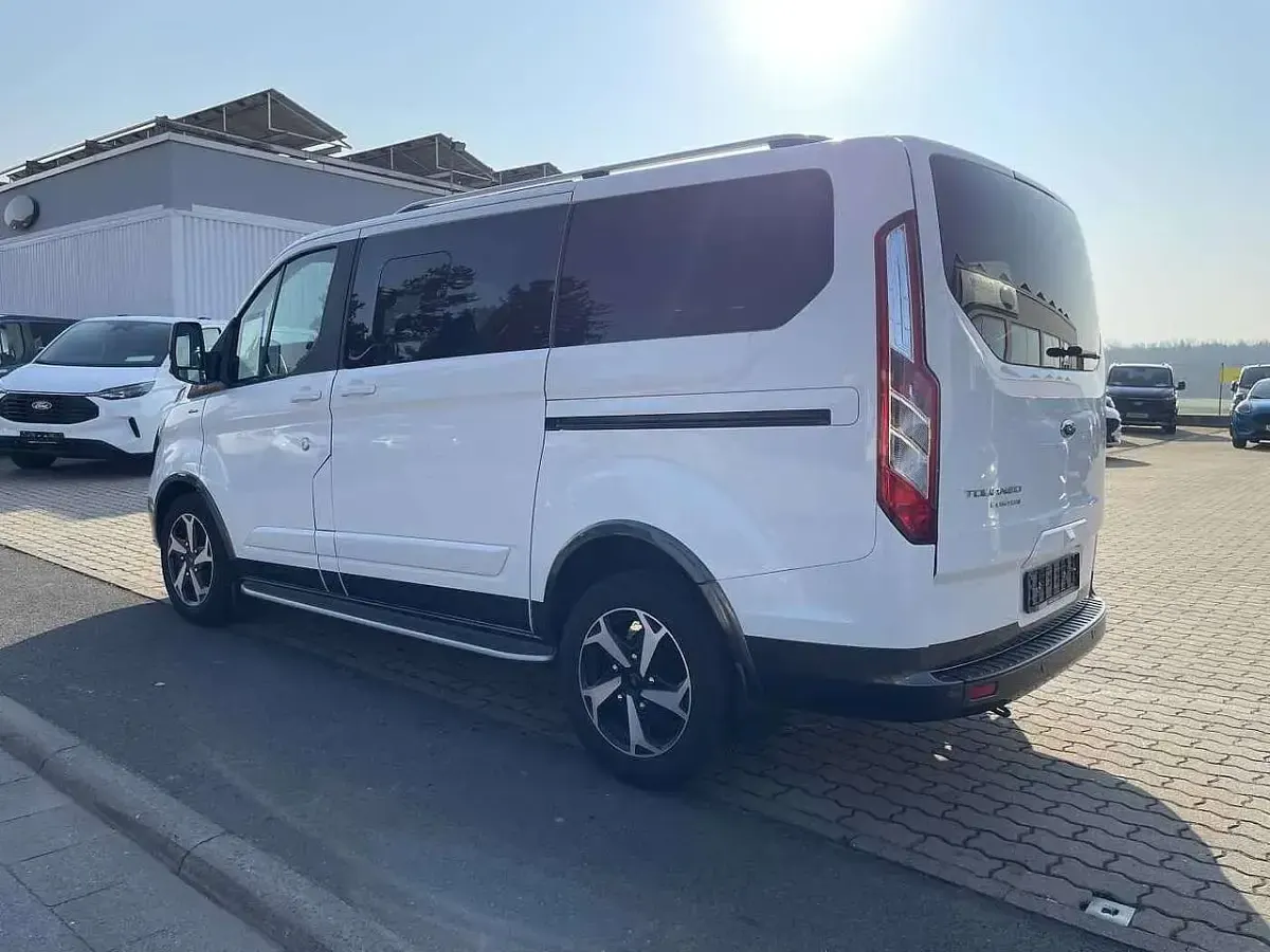 Gebraucht Ford Tourneo Active 170 PS (125 kW) 2022 Frostweiß Van / Kleinbus