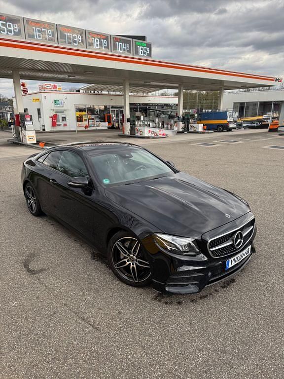 Schwarz Gebraucht 2019 Mercedes E200 AMG line Coupé | 32.000 € (Guter Preis) - Bild 1/4