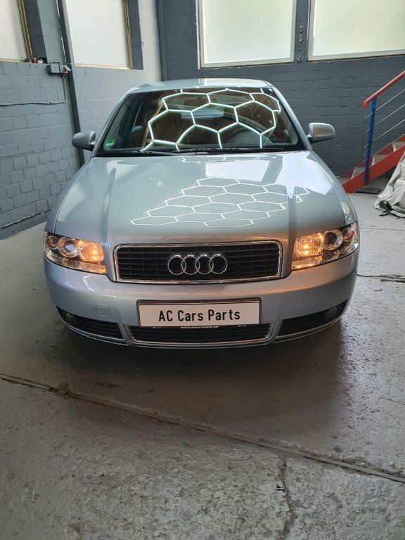 Silber Gebraucht 2001 Audi A4 Limousine | 4.000 € (Etwas zu teuer) - Bild 1/4