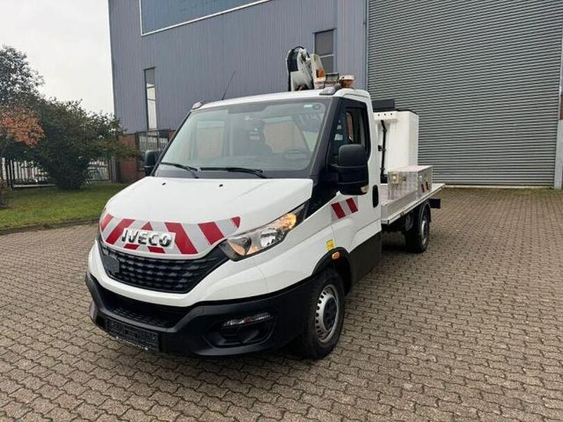 Gebraucht Iveco Daily 107 PS (78 kW) 2019 Andere Limousine
