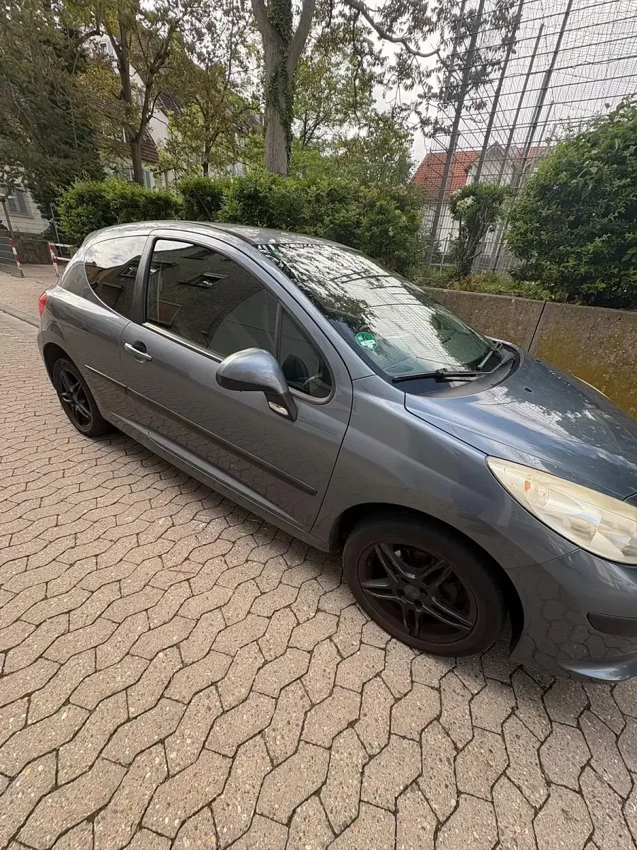 Gebraucht Peugeot 207 73 PS (53 kW) 2007 Grau Coupé