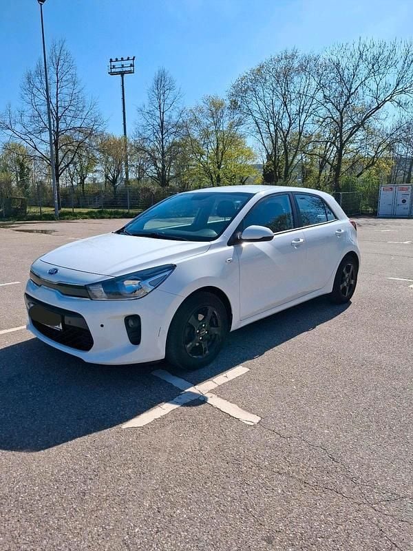 Gebraucht Kia Rio Attract 84 PS (61 kW) 2020 Weiß Limousine