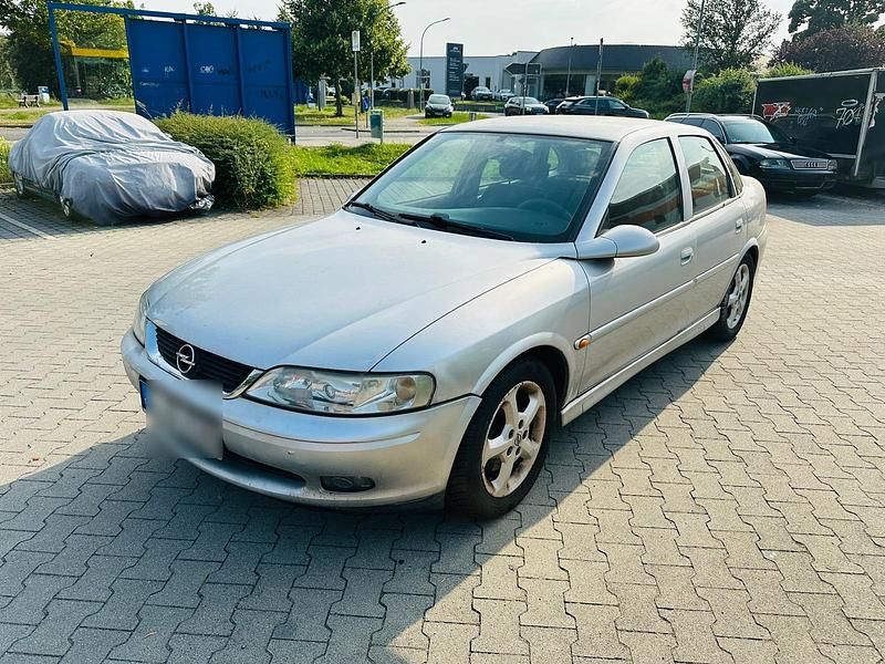Silber Gebraucht 2001 Opel Vectra Limousine | 300 € (Superpreis) - Bild 1/4