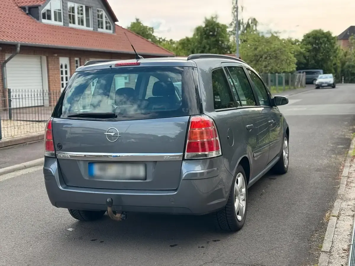 Gebraucht Opel Zafira 150 PS (110 kW) 2006 Silber Van / Kleinbus