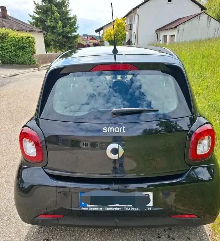 Gebraucht Smart ForFour 90 PS (66 kW) 2018 Schwarz Kleinwagen