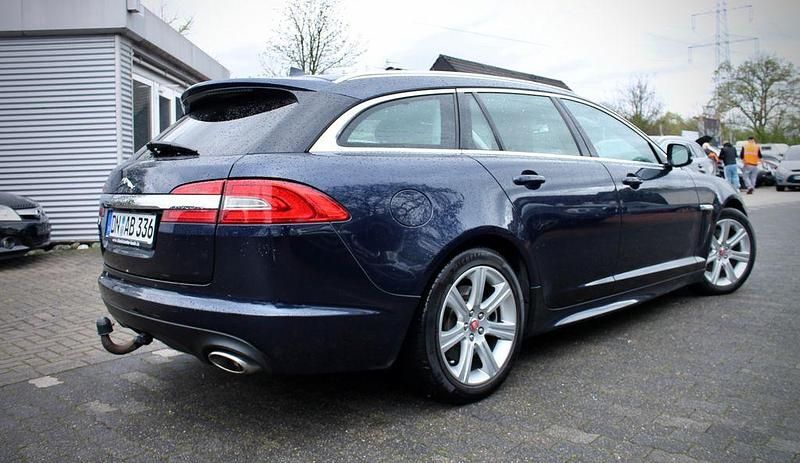 Gebraucht Jaguar XF Prestige 163 PS (119 kW) 2016 Blau Limousine