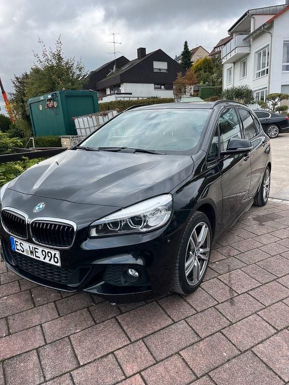 Schwarz Gebraucht 2015 BMW 220 Active Tourer Performance Van / Kleinbus | 18.800 € (Fairer Preis) - Bild 1/4