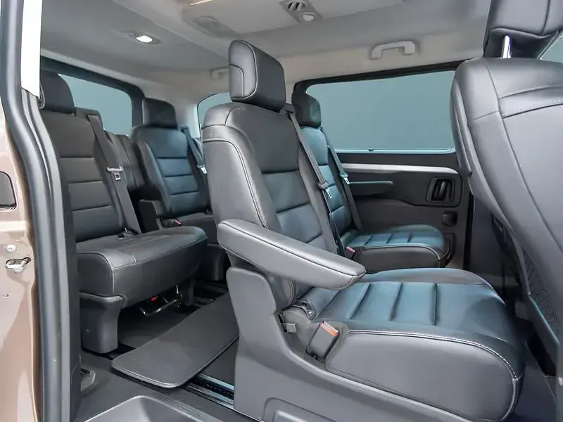 Gebraucht Peugeot Traveller 177 PS (130 kW) 2020 Braun Van / Kleinbus