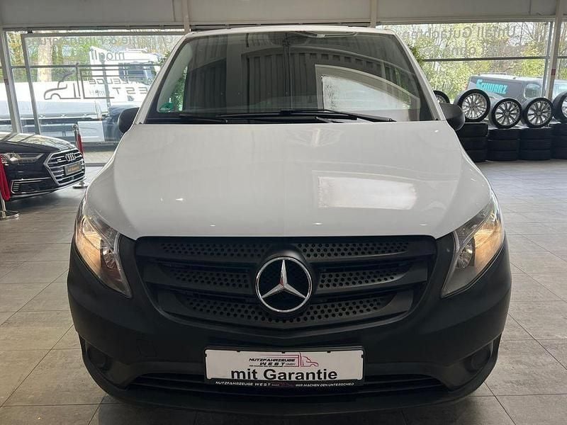 Usado Mercedes Vito 163 HP (119 kW) 2016 Branco Van