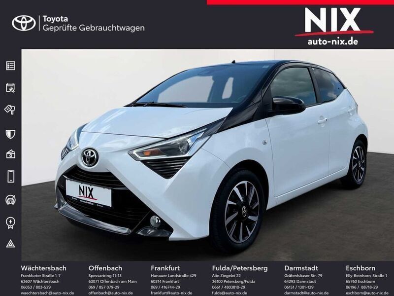 Schneeweiß Gebraucht 2021 Toyota Aygo Kleinwagen | 13.870 € (Teuer) - Bild 1/4