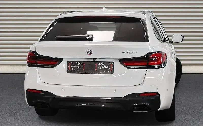 Gebraucht BMW 530e Shadowline 292 PS (214 kW) 2023 Weiß Kombi