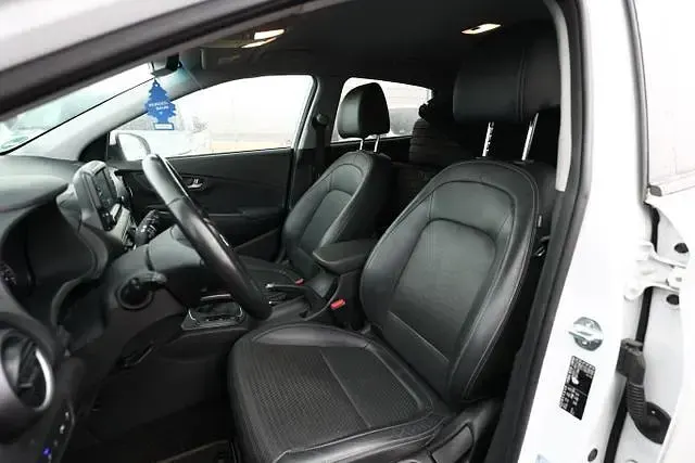 Gebraucht Hyundai Kona Premium 120 PS (88 kW) 2018 Chalk white metallic chalk white metallic SUV