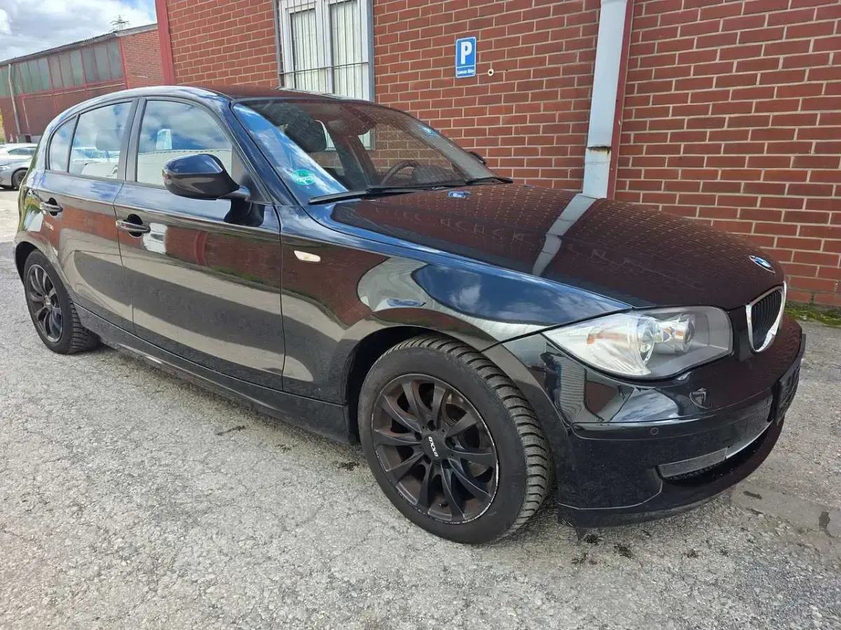 Gebraucht BMW 116 116 PS (85 kW) 2011 Black sapphire metallic Kleinwagen