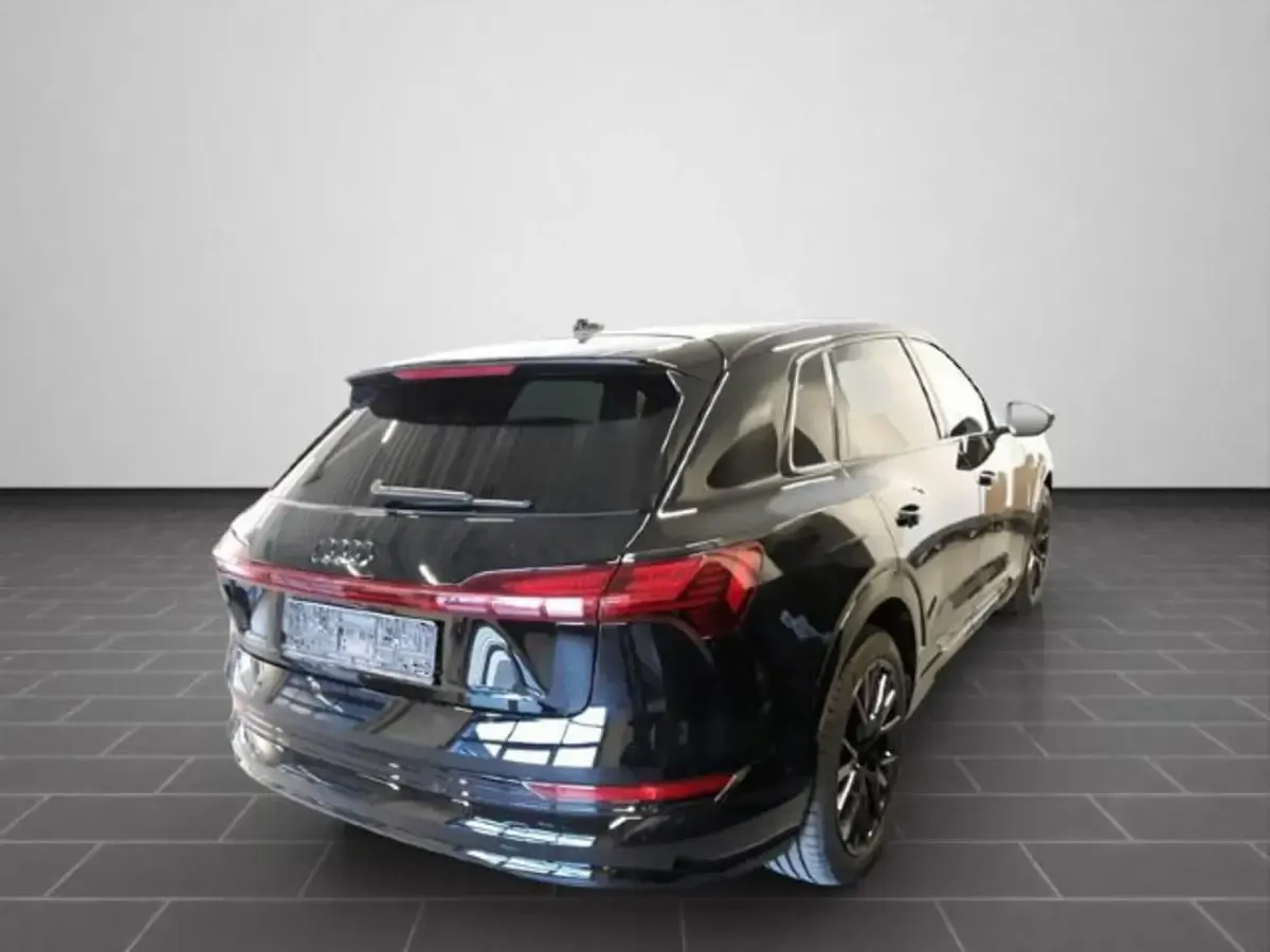 Gebraucht Audi e-tron Advanced Plus 300 kW (408 PS) 2023 Brillantschwarz SUV