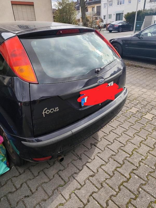 Second-hand Ford Focus 55 CP (40 kW) 2004 Albastru Hatchback
