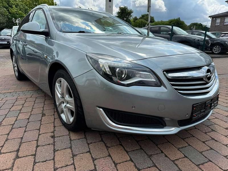 Gebraucht Opel Insignia Edition 140 PS (102 kW) 2014 Silbersee/silver lake Kombi