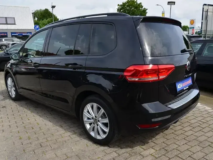 Gebraucht VW Touran Comfortline 150 PS (110 kW) 2023 Schwarz Van / Kleinbus
