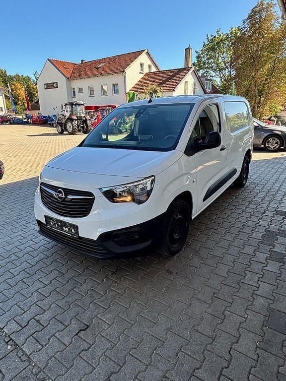 Weiß Gebraucht 2020 Opel Combo Selection Van / Kleinbus | 10.600 € (Guter Preis) - Bild 1/4