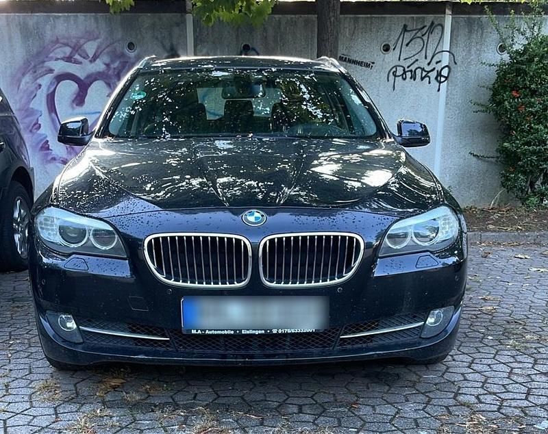 Schwarz Gebraucht 2011 BMW 530 Kombi | 7.100 € (Fairer Preis) - Bild 1/4