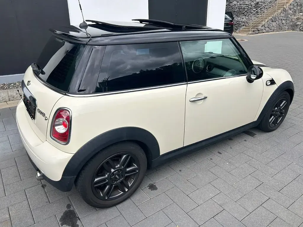 Gebraucht Mini Cooper D 111 PS (81 kW) 2011 Weiß Kleinwagen