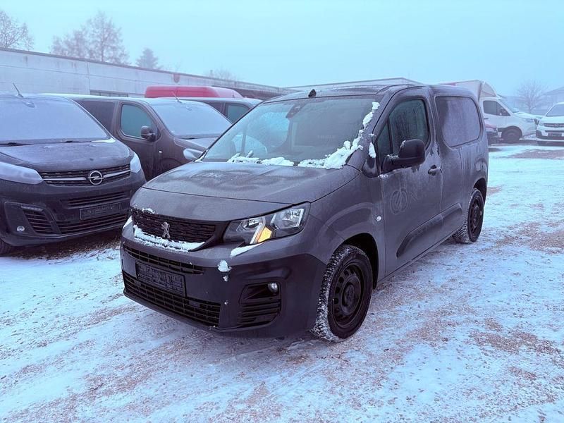 Grau Gebraucht 2020 Peugeot Partner Premium Van / Kleinbus | 7.990 € (Fairer Preis) - Bild 1/4