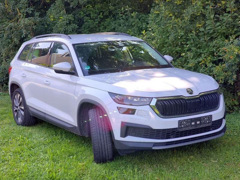 Weiß Gebraucht 2022 Skoda Kodiaq Tour SUV | 27.500 € (Guter Preis) - Bild 1/4
