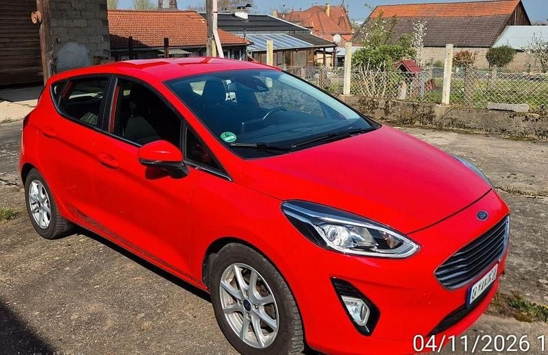Gebraucht Ford Fiesta Titanium 101 PS (74 kW) 2017 Rot Limousine