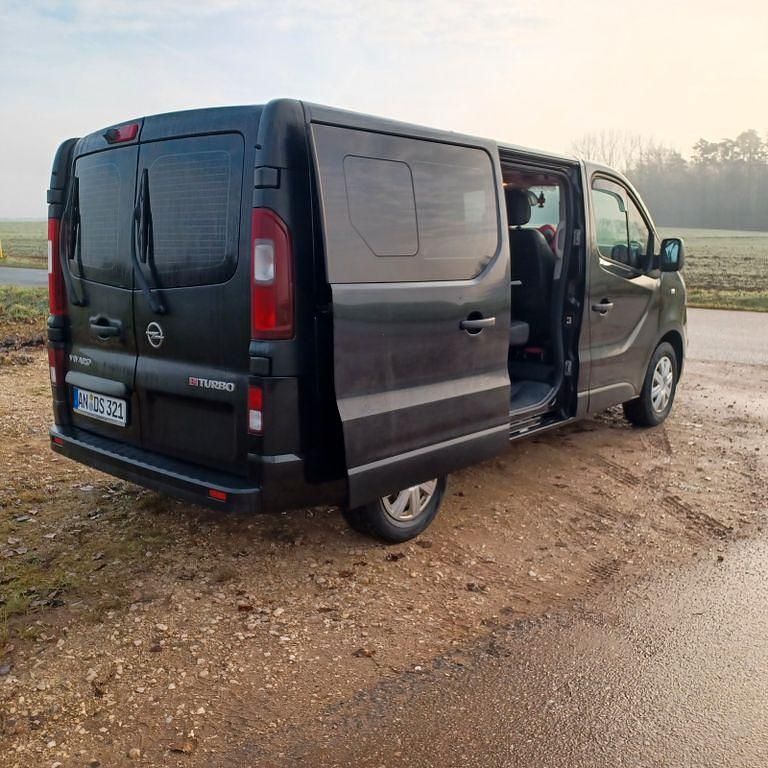 Gebraucht Opel Vivaro 145 PS (106 kW) 2016 Schwarz Van / Kleinbus