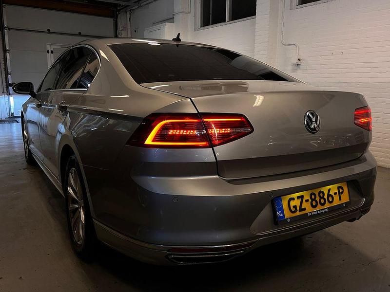 Gebraucht VW Passat R-line 120 PS (88 kW) 2015 Grau Limousine