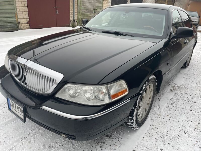 Schwarz Gebraucht 2009 Lincoln Town Car Limousine | 7.500 € - Bild 1/4