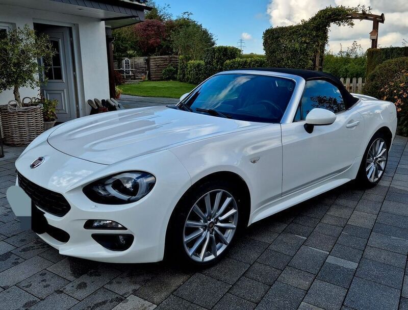 Weiß Gebraucht 2018 Fiat 124 Spider Lusso Cabrio | 18.900 € (Fairer Preis) - Bild 1/4
