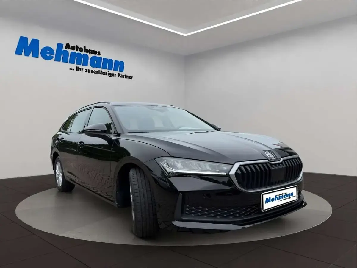 Gebraucht Skoda Superb Essence 150 PS (110 kW) 2024 Schwarz Kombi