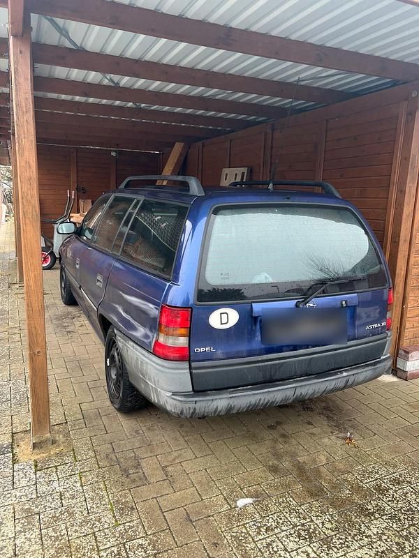 Usata Opel Astra 68 CV (50 kW) 1995 Blu Station wagon