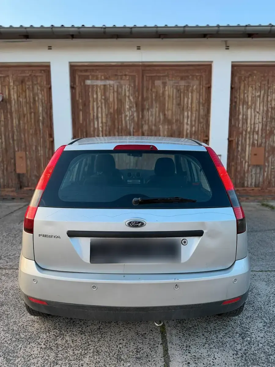 Gebraucht Ford Fiesta 69 PS (50 kW) 2004 Grau Kleinwagen
