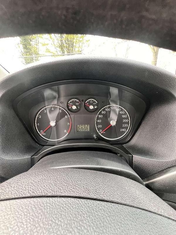 Gebraucht Ford Focus Ambiente 101 PS (74 kW) 2006 Grau Limousine
